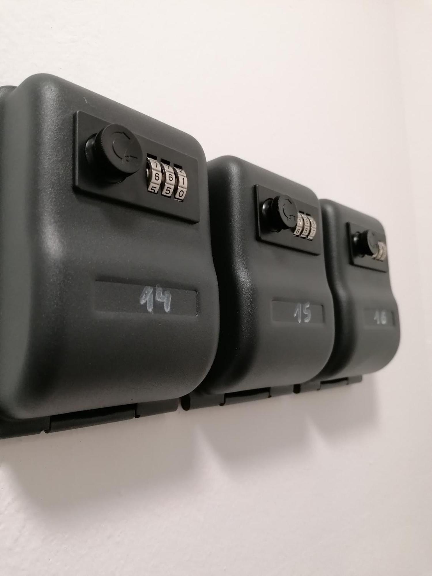 Favorit-rooms Direkt Metro-u1 Connection To Centralstation And City-center Hostel Viena
