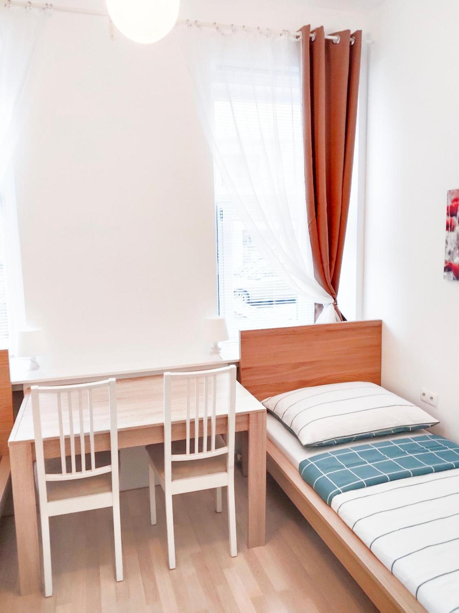 Favorit-rooms Direkt Metro-u1 Connection To Centralstation And City-center Viena