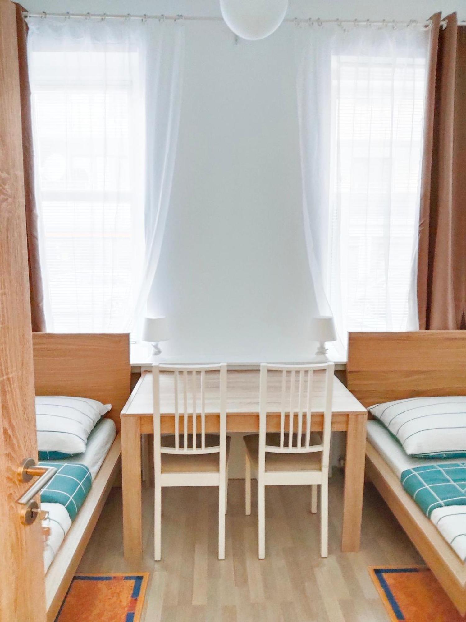 Favorit-rooms Direkt Metro-u1 Connection To Centralstation And City-center Viena