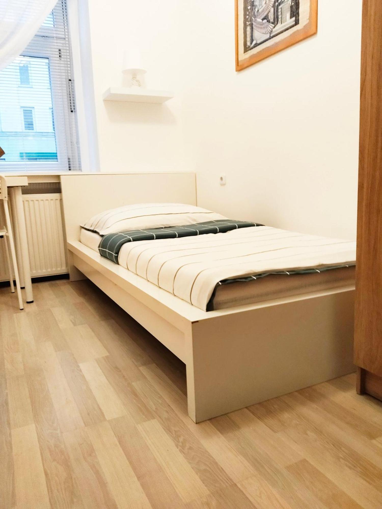 Hostel Favorit-rooms Direkt Metro-u1 Connection To Centralstation And City-center Viena