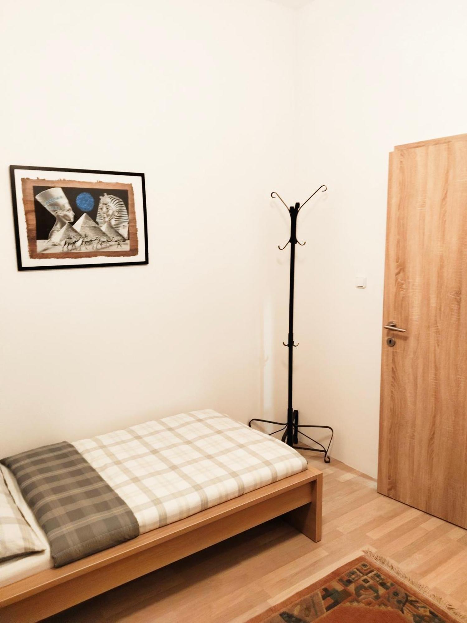 Favorit-rooms Direkt Metro-u1 Connection To Centralstation And City-center * Viena